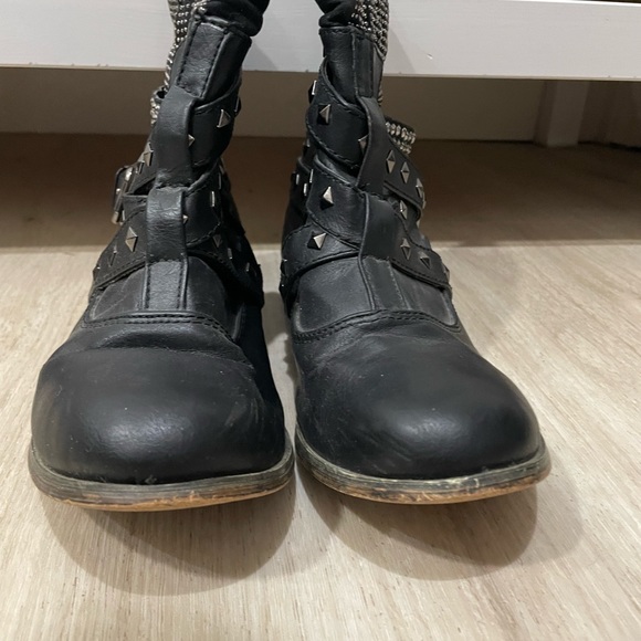 “Wanted” Rocker Booties - Picture 4 of 6